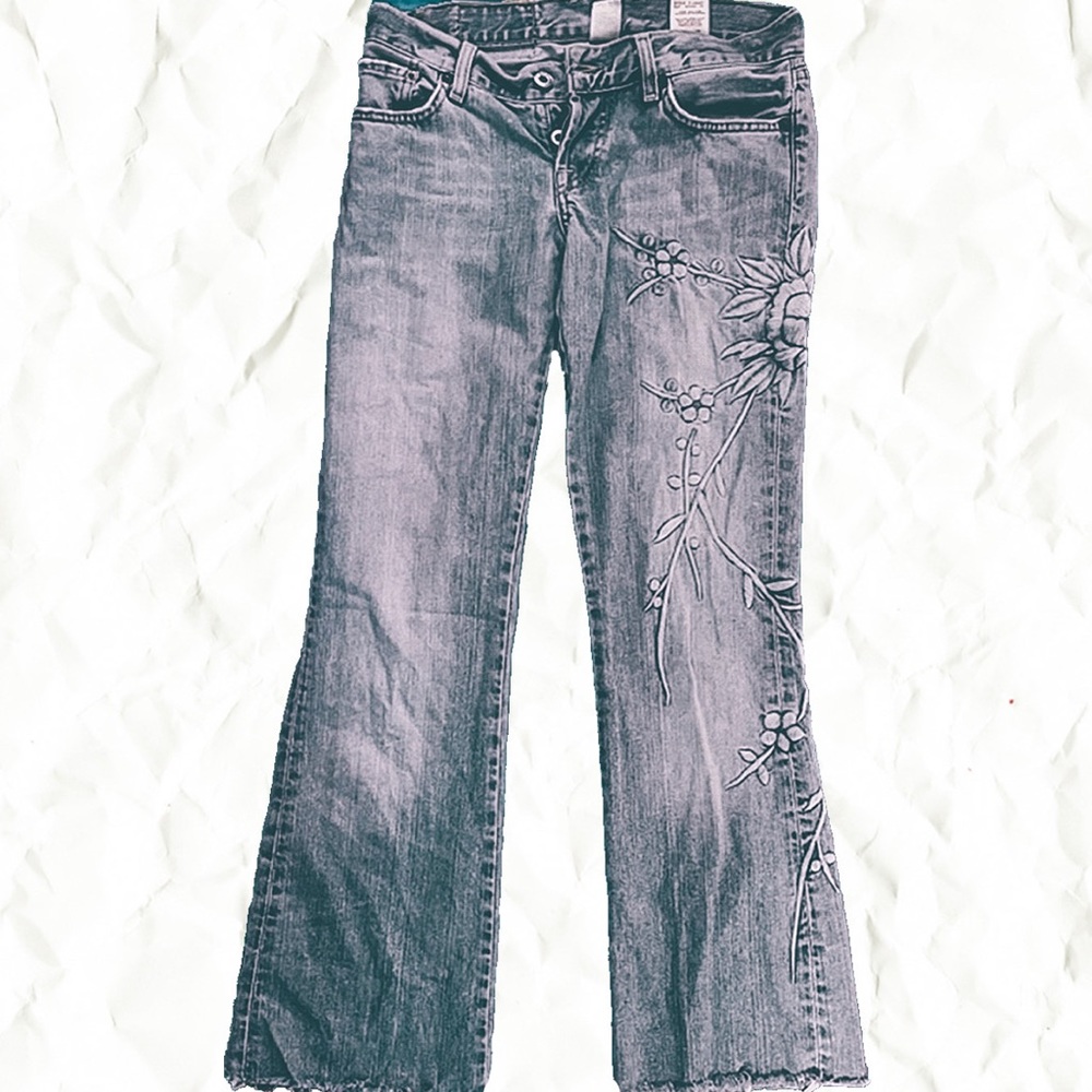 Vintage Lucky Brand floral denim. Light wash, low rise, embroidered